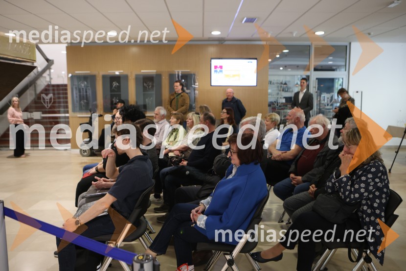 Dialog telesa, odprtje fotografske razstave, Miha Kacafura