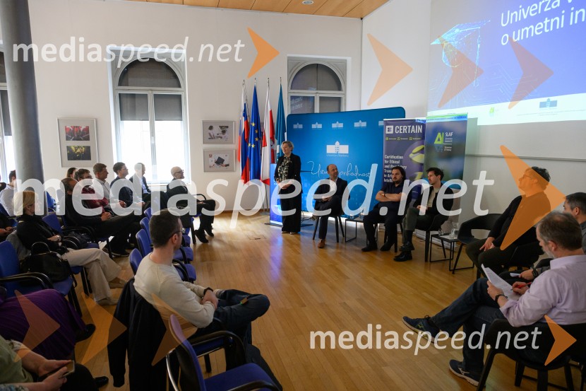 Okrogla miza na temo umetne inteligence, Univerza v Mariboru