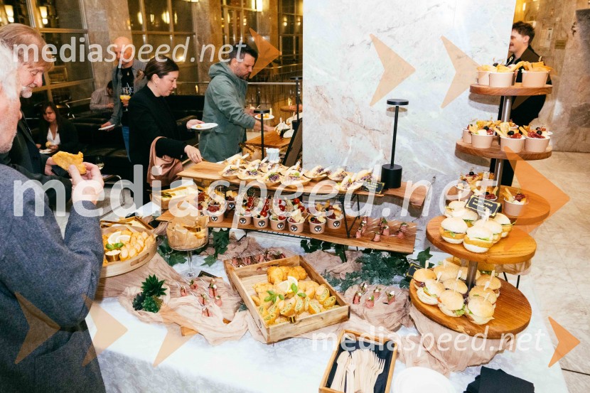 Konec epohe, premiera, SNG Nova Gorica