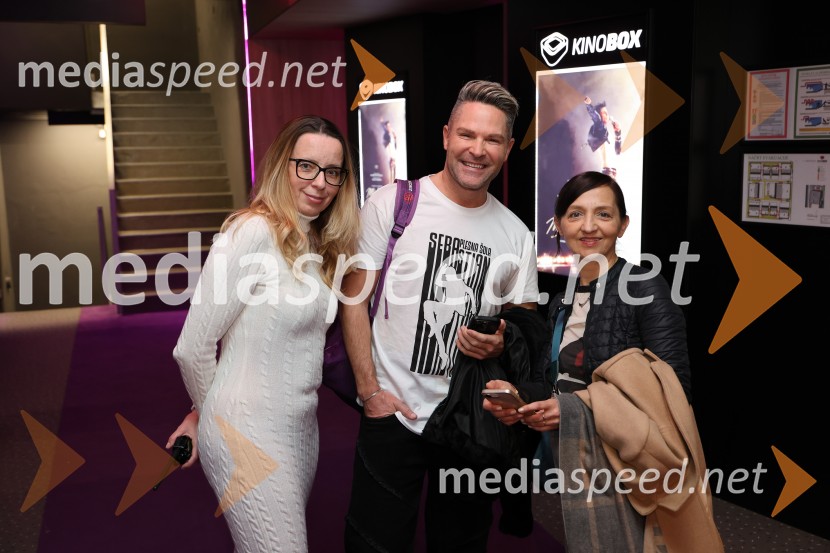  Ksenija Arzenšek, pomočnica direktorja MARIBOX;  Sebastian Podgornik, pevec in plesalec;  Jagoda Đorđević, PR MariboxMichael, premiera filma, Maribox