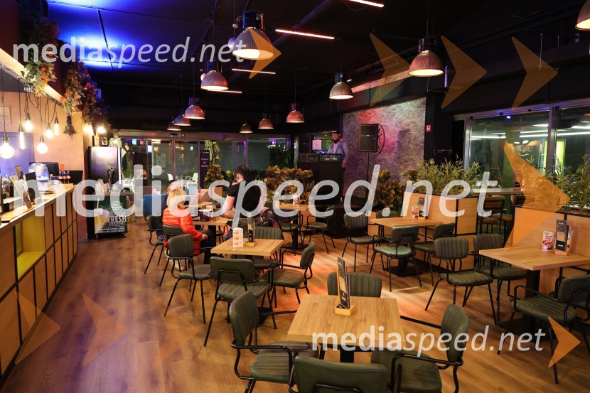 Michael, premiera filma, Maribox