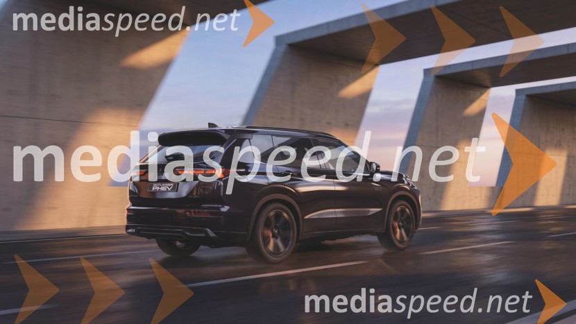 Mitsubishi Outlander PHEV dobil ekskluzivno različico BLACK Edition