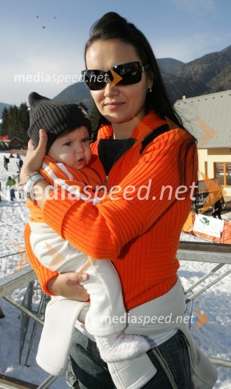 Alenka Košir, žena Jureta Koširja s hčerko AnikoJure Košir, poslovilna tekma