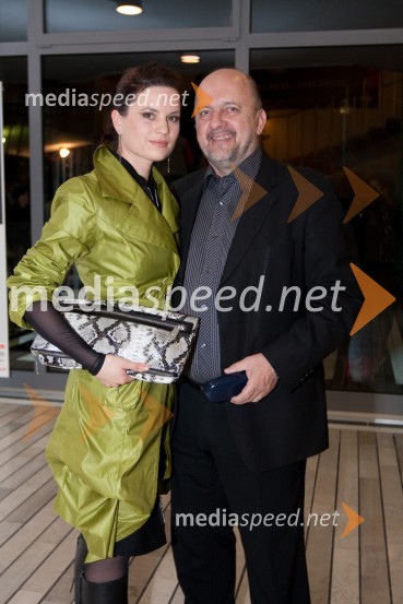 	Zmago Jelinčič Plemeniti, poslanec ter vodja SNS, njegova žena Monika Zupanc JelinčičSupermodel Slovenije 2009