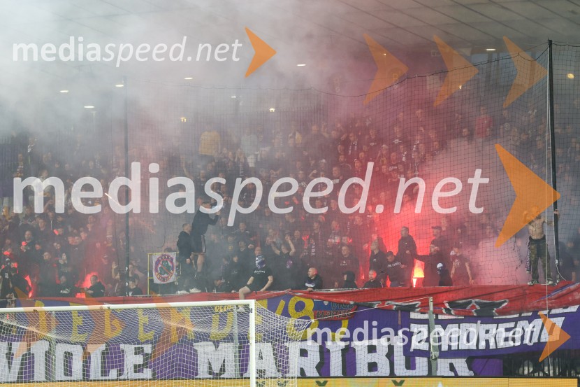 Nogomet, Maribor:Olimpija - večni derbi prekinjen zaradi kaosa na tribunah