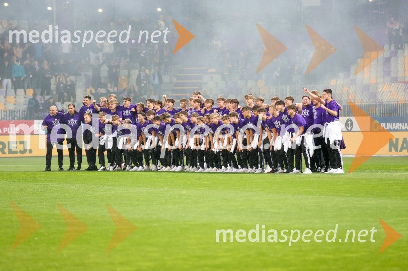 Nogomet, Maribor:Olimpija - večni derbi prekinjen zaradi kaosa na tribunah