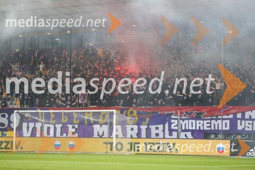 Nogomet, Maribor:Olimpija - večni derbi prekinjen zaradi kaosa na tribunah