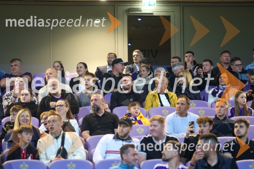 Nogomet, Maribor:Olimpija - večni derbi prekinjen zaradi kaosa na tribunah