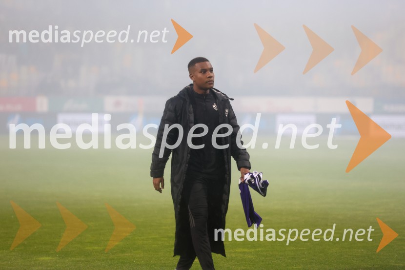 Nogomet, Maribor:Olimpija - večni derbi prekinjen zaradi kaosa na tribunah