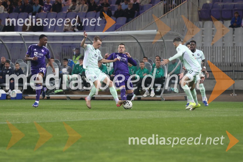 Nogomet, Maribor:Olimpija - večni derbi prekinjen zaradi kaosa na tribunah