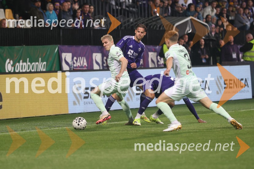 Nogomet, Maribor:Olimpija - večni derbi prekinjen zaradi kaosa na tribunah
