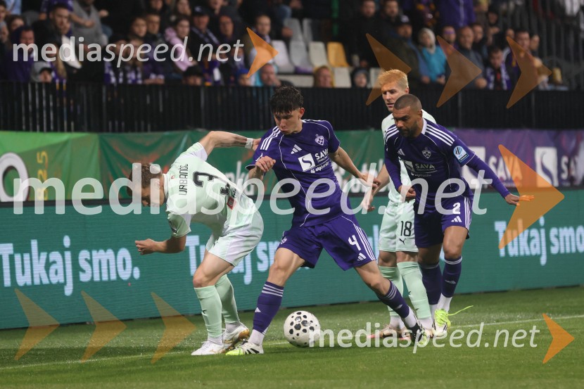 Nogomet, Maribor:Olimpija - večni derbi prekinjen zaradi kaosa na tribunah