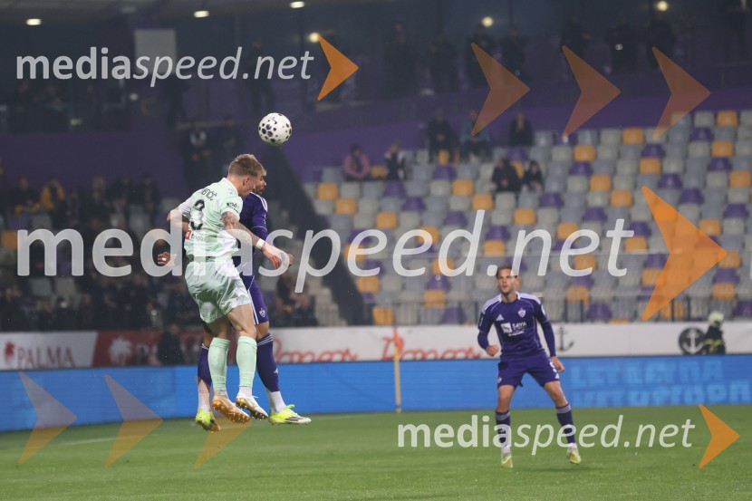 Nogomet, Maribor:Olimpija - večni derbi prekinjen zaradi kaosa na tribunah