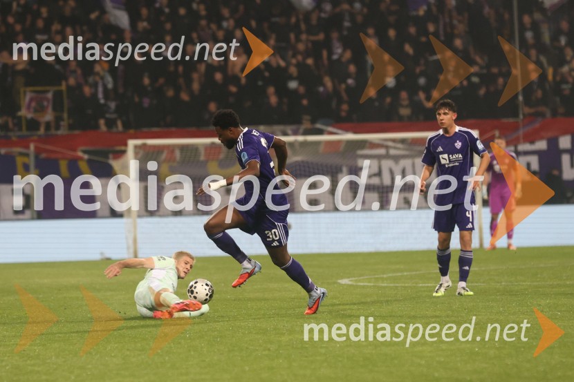 Nogomet, Maribor:Olimpija - večni derbi prekinjen zaradi kaosa na tribunah