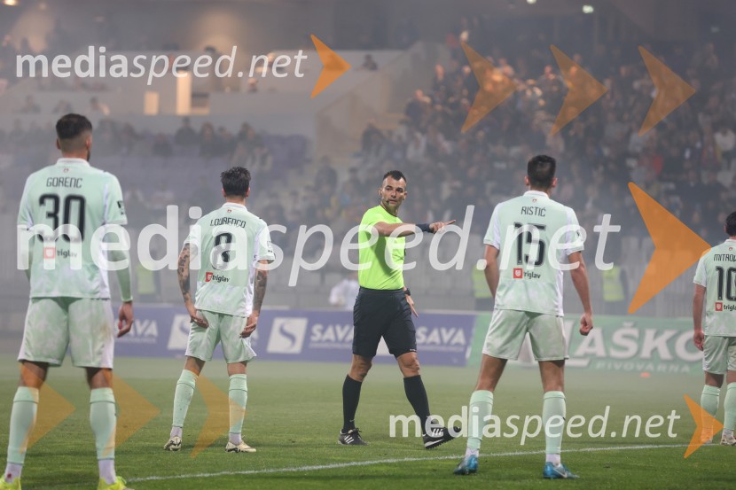Nogomet, Maribor:Olimpija - večni derbi prekinjen zaradi kaosa na tribunah