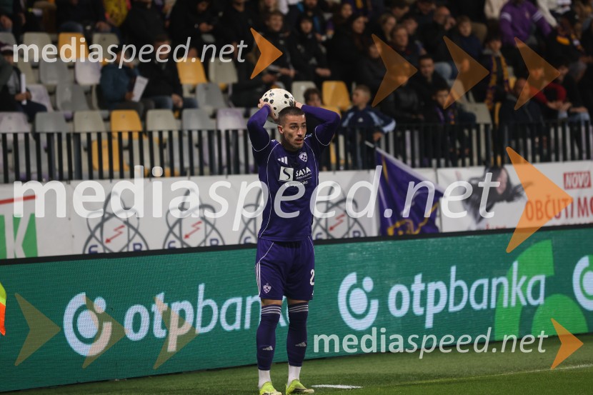 Nogomet, Maribor:Olimpija - večni derbi prekinjen zaradi kaosa na tribunah
