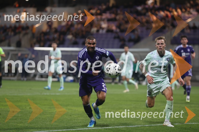 Nogomet, Maribor:Olimpija - večni derbi prekinjen zaradi kaosa na tribunah