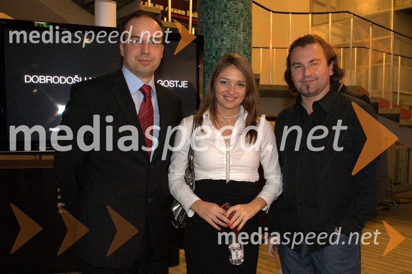 Leo Oblak, predsednik uprave Infonet media, d.d., Alenka Šurlan
vodja promocije in odnosov z javnostjo v agenciji Collegium Mondial Travel in Dominik S. Černjak, lastnik in direktor Collegium Mondial TravelŽurnalova zabava