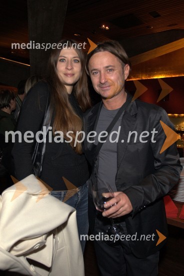 Denis Papič, organizator in njegova spremljevalka Katja RupelBroadway, muzikal