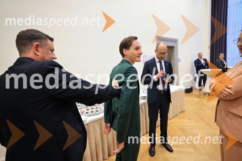 Domen Prevc in Spirit Slovenija podpisala pogodbo o promocijskem sodelovanju