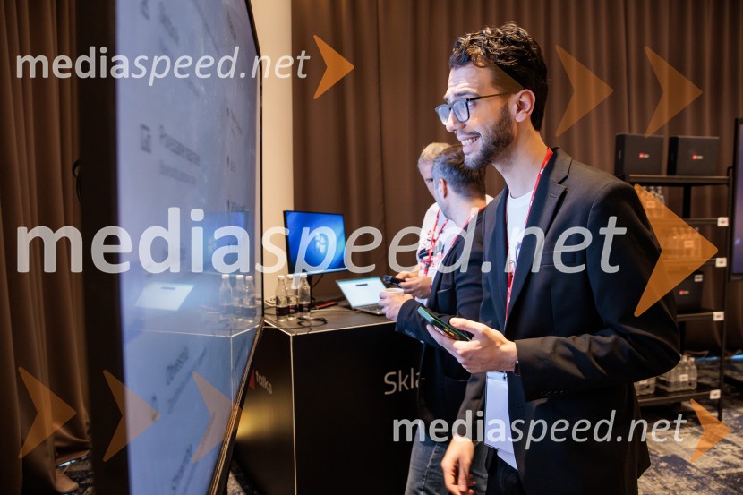 Digitalizacija in umetna inteligenca kot ključ do konkurenčnosti: BS Talks združil vodilne strokovnjake in odločevalce