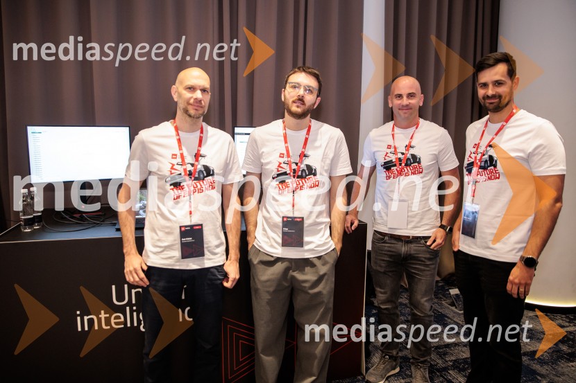 Digitalizacija in umetna inteligenca kot ključ do konkurenčnosti: BS Talks združil vodilne strokovnjake in odločevalce