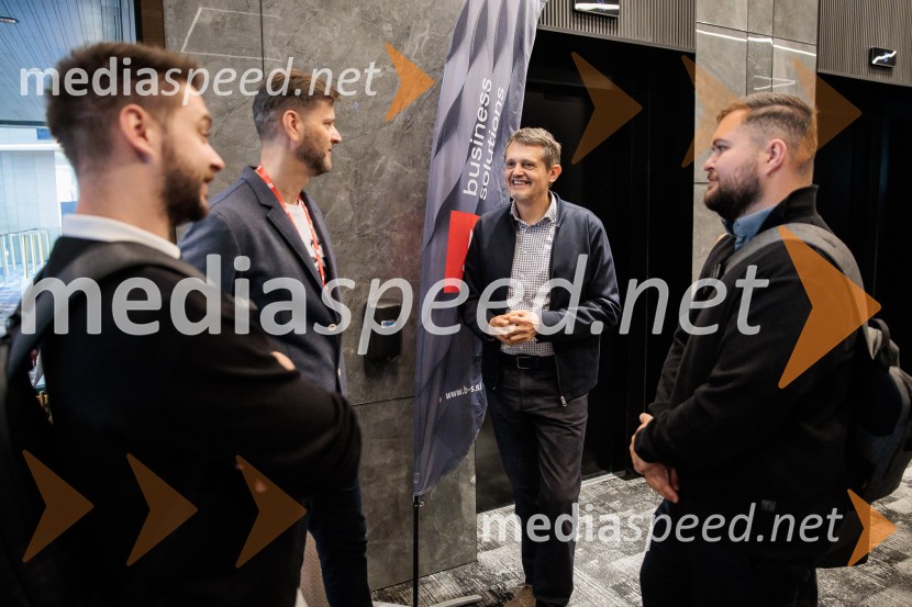 Digitalizacija in umetna inteligenca kot ključ do konkurenčnosti: BS Talks združil vodilne strokovnjake in odločevalce