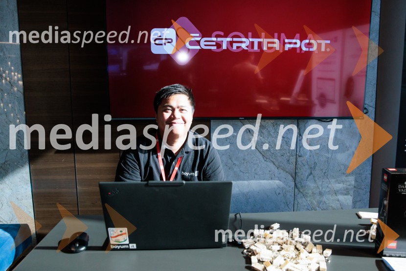 Digitalizacija in umetna inteligenca kot ključ do konkurenčnosti: BS Talks združil vodilne strokovnjake in odločevalce