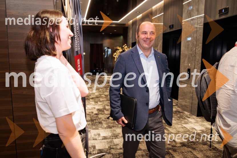 Digitalizacija in umetna inteligenca kot ključ do konkurenčnosti: BS Talks združil vodilne strokovnjake in odločevalce