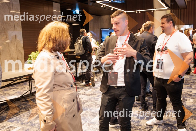 Digitalizacija in umetna inteligenca kot ključ do konkurenčnosti: BS Talks združil vodilne strokovnjake in odločevalce