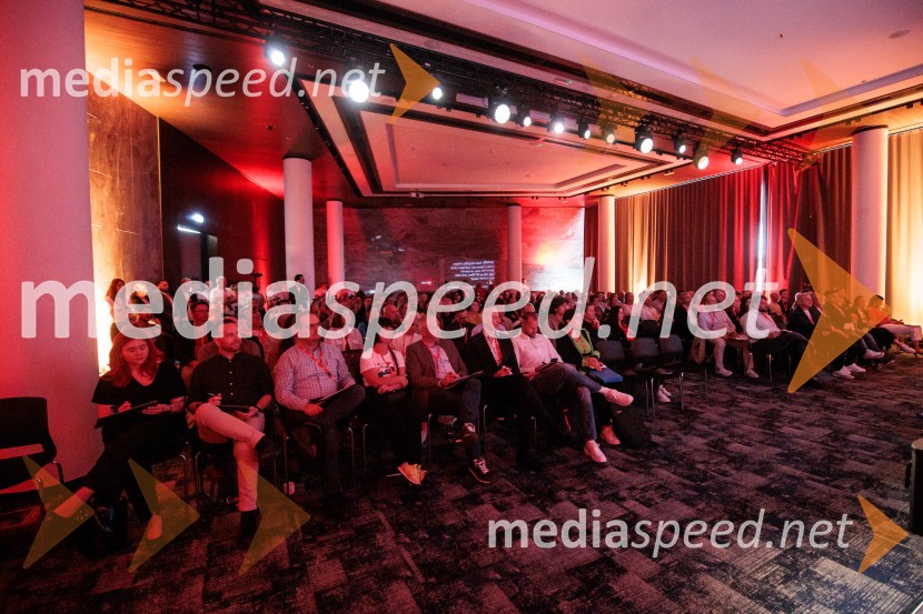 Digitalizacija in umetna inteligenca kot ključ do konkurenčnosti: BS Talks združil vodilne strokovnjake in odločevalce