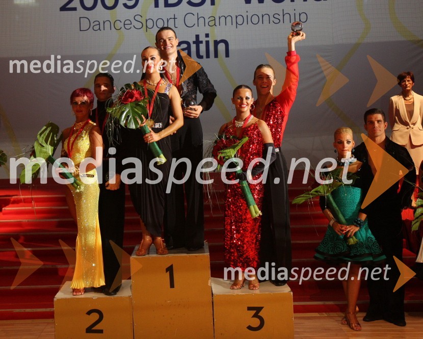Tatsiana Lahvinovich in Zoran Plohl, Hrvaška, Anna Firstova in Alexey Silde, Rusija, svetovna prvaka v latinskoameriških plesih 2009, Anna Kuzminskaya in Andrey Zaytsev, Rusija  ter Jagoda Štrukelj in Jurij Batagelj, SlovenijaSvetovno prvenstvo v latinskoameriških plesih 2009