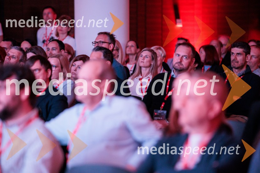 Digitalizacija in umetna inteligenca kot ključ do konkurenčnosti: BS Talks združil vodilne strokovnjake in odločevalce