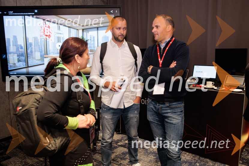 Digitalizacija in umetna inteligenca kot ključ do konkurenčnosti: BS Talks združil vodilne strokovnjake in odločevalce