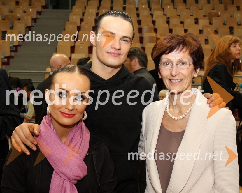 Anna Firstova ter Alexey Silde, Rusija, svetovna prvaka v latinskoameriških plesih 2009 in Verena Šulek, Plesna zveza SlovenijeSvetovno prvenstvo v latinskoameriških plesih 2009