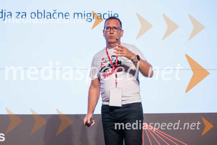 Digitalizacija in umetna inteligenca kot ključ do konkurenčnosti: BS Talks združil vodilne strokovnjake in odločevalce