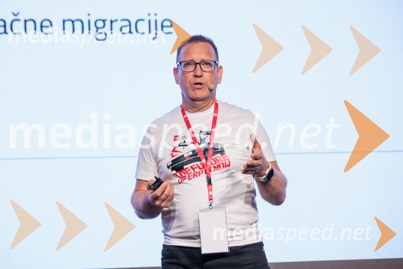 Digitalizacija in umetna inteligenca kot ključ do konkurenčnosti: BS Talks združil vodilne strokovnjake in odločevalce