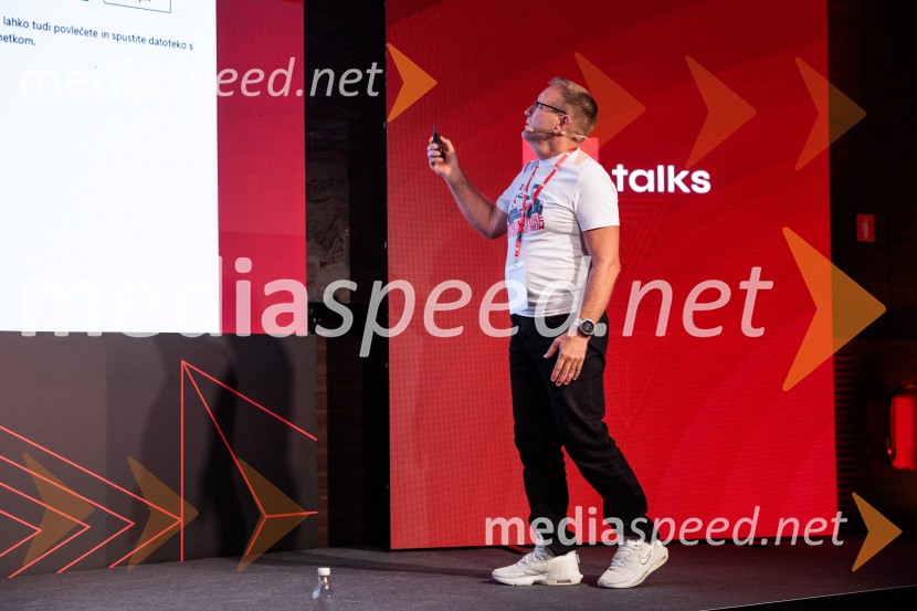 Digitalizacija in umetna inteligenca kot ključ do konkurenčnosti: BS Talks združil vodilne strokovnjake in odločevalce
