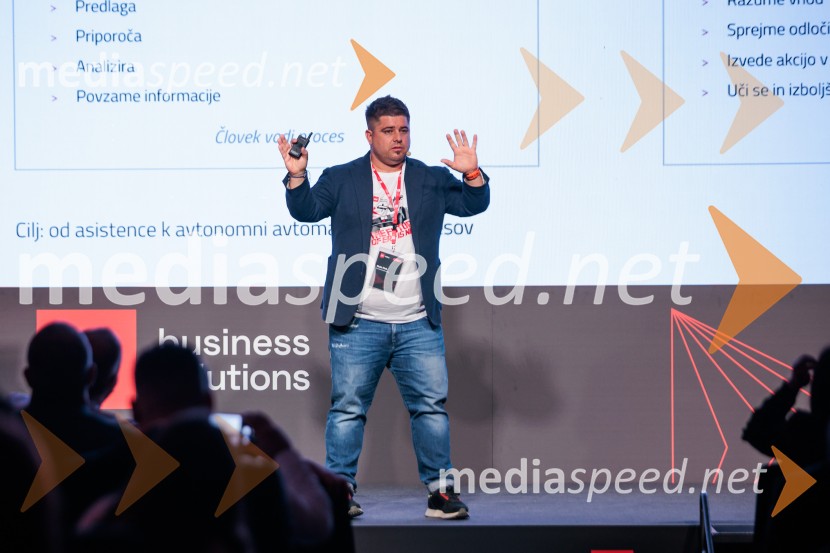 Digitalizacija in umetna inteligenca kot ključ do konkurenčnosti: BS Talks združil vodilne strokovnjake in odločevalce
