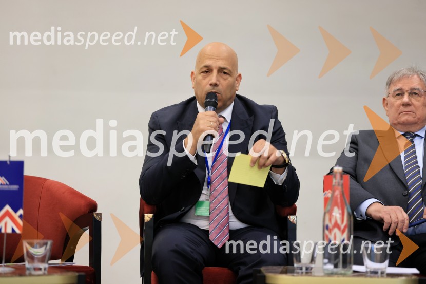 Konferenca Tea with Reason: Shaping the Future of Cities