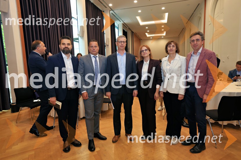 Konferenca Tea with Reason: Shaping the Future of Cities