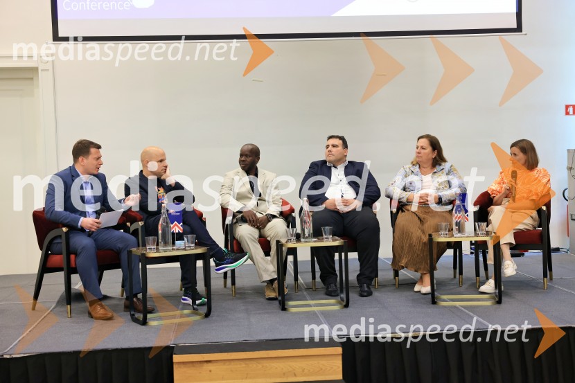 Konferenca Tea with Reason: Shaping the Future of Cities