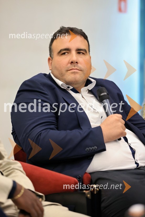Konferenca Tea with Reason: Shaping the Future of Cities