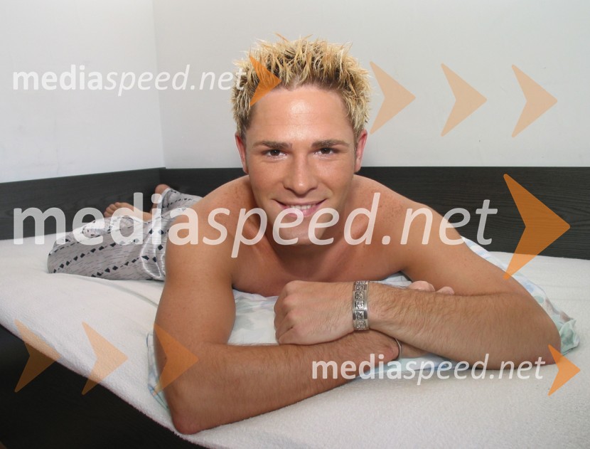 Sebastian v domači posteljiSebastian