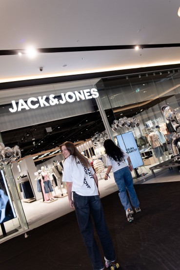 Modna novica pomladi: največji JACK&JONES v Sloveniji odprl vrata, premierno predstavljeni tudi ženska linija JJXX in JJ Kids