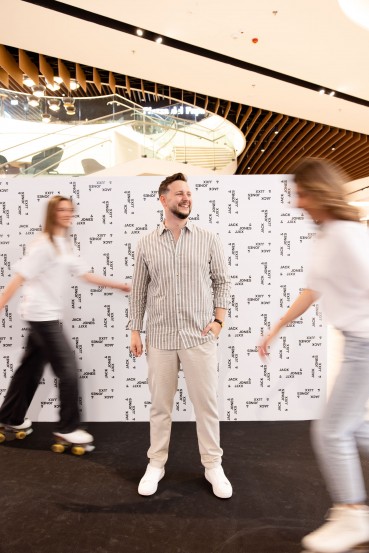 Modna novica pomladi: največji JACK&JONES v Sloveniji odprl vrata, premierno predstavljeni tudi ženska linija JJXX in JJ Kids