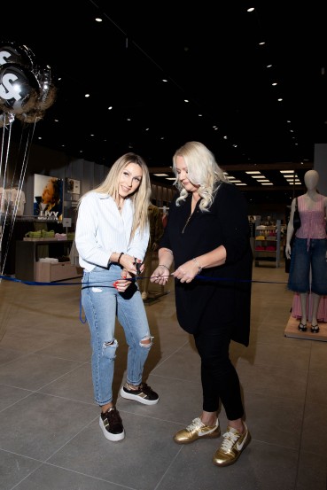 Modna novica pomladi: največji JACK&JONES v Sloveniji odprl vrata, premierno predstavljeni tudi ženska linija JJXX in JJ Kids