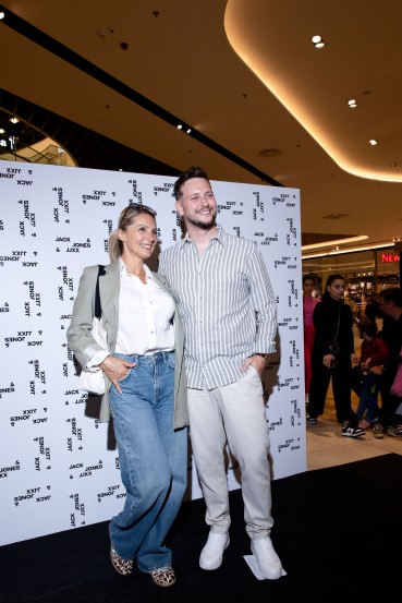 Modna novica pomladi: največji JACK&JONES v Sloveniji odprl vrata, premierno predstavljeni tudi ženska linija JJXX in JJ Kids