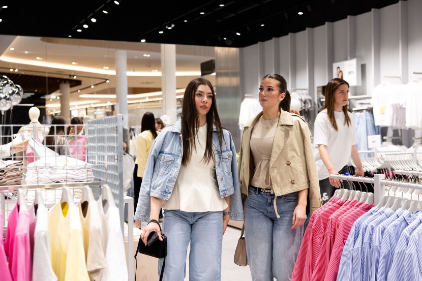 Modna novica pomladi: največji JACK&JONES v Sloveniji odprl vrata, premierno predstavljeni tudi ženska linija JJXX in JJ Kids