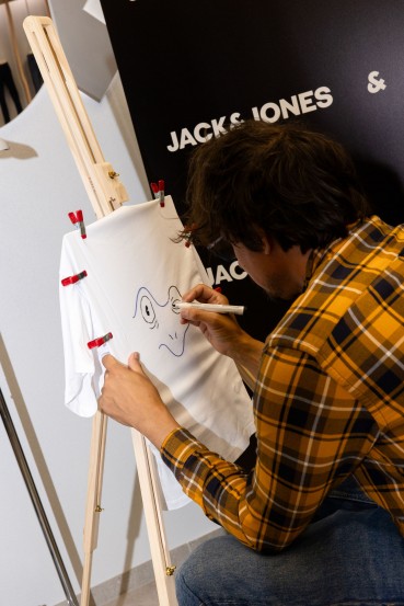 Modna novica pomladi: največji JACK&JONES v Sloveniji odprl vrata, premierno predstavljeni tudi ženska linija JJXX in JJ Kids